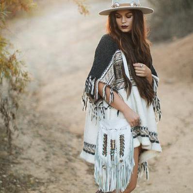White Leather Bag With Fringe Detail - Small & Round